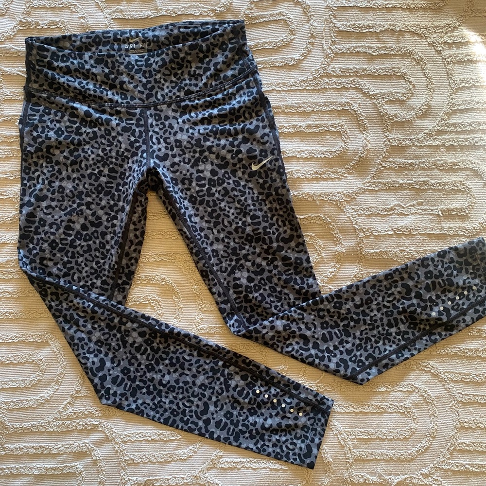 Nike Dri-FIT Gray Leopard Print Leggings